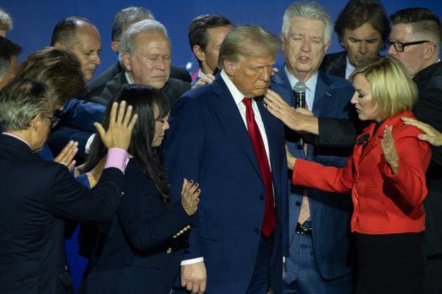 News Themen der Woche KW44 October 28, 2024, Powder Springs, Georgia, USA: President Donald Trump being prayed over at the National Faith Summit, October 28th 2024. Powder Springs USA - ZUMAo124 20241028_znp_o124_016 Copyright: xChristopherxOquendox