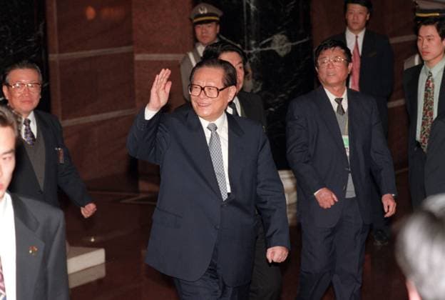 Chinese president Jiang Zemin waves as he leaves a meeting during the Fifth Session of the Eight NPC & CPPCC, march 1, 1997. SCMP PHOTO ***NOT FOR ADVERTISING USE*** BEIJING CHINA EDITORIAL USE ONLY  Copyright: xx MER2016050906343046 TONYxAWx scmpphotos056707