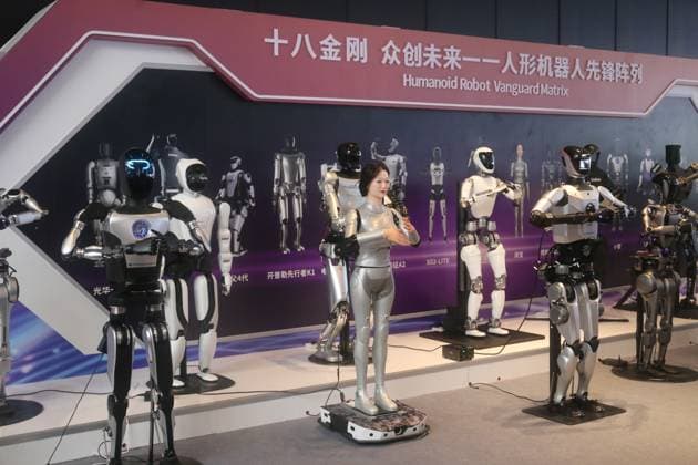 Unitree Robot at Fashionweek in Shanghai A Unitree robot dog and a model walk on the runway during Fashion Week in Shanghai, China, on October 27, 2024. Shanghai China  Copyright: xCFOTOx originalFilename: cfoto-unitreer241029_np1fB.jpg