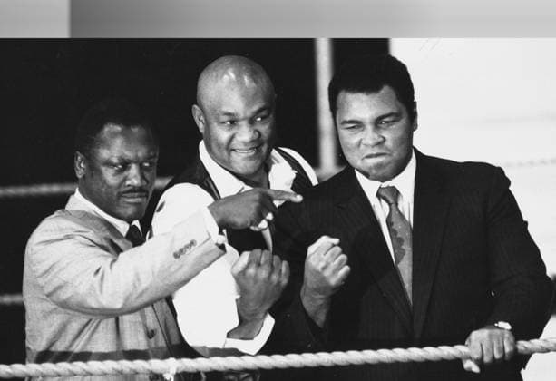 RECORD DATE NOT STATED Boxing greats Joe Frazier (left) George Foreman (c Boxing greats Joe Frazier (left) George Foreman (centre) and Muhammad Ali raise their fists during the launch of a new film Champions Forever . The film explores the careers of these former heavyweight champions as well as Ken Norton and Larry Holmes. 17.10.1989.  Copyright: xChrisxHarrisx