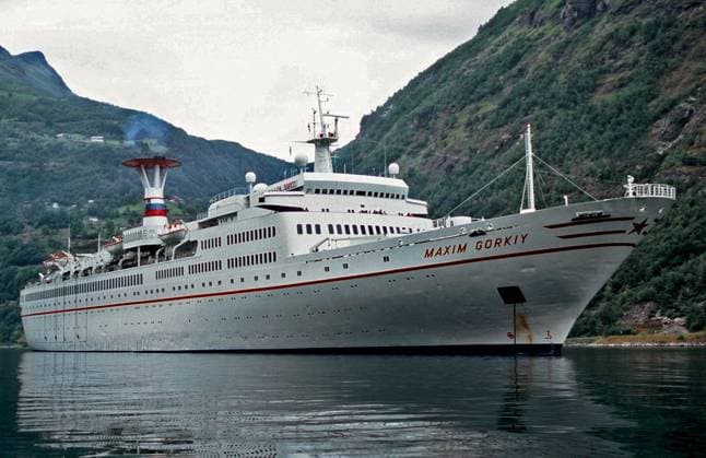 Symbolbild Die Maxim Gorkiy, klassisches Kreuzfahrtschiff mit sowjetischer Vergangenheit, markantes Design mit typisch rotem Stern und auffÅ lligem Schornstein, bekannt fÅ¸r elegante Reisen und Kreuzfahrten im Nordmeer, Symbol fÅ¸r maritime Geschichte und die Sowjet-â‚¬ra, oft genutzt fÅ¸r luxuriÅ¡se Expeditionsreisen, ideal fÅ¸r Themen wie Seefahrtsnostalgie, Ost-West-Geschichte und exklusive Kreuzfahrten *** Symbolic image The Maxim Gorkiy, classic cruise ship with a Soviet past, striking design with typical red star and striking smokestack, known for elegant voyages and cruises in the Arctic Ocean, symbol of maritime history and the Soviet era, often used for luxurious expeditions, ideal for themes such as nostalgia for seafaring, Ea Copyright: xHans-JÅ¸rgenxAmbergx
