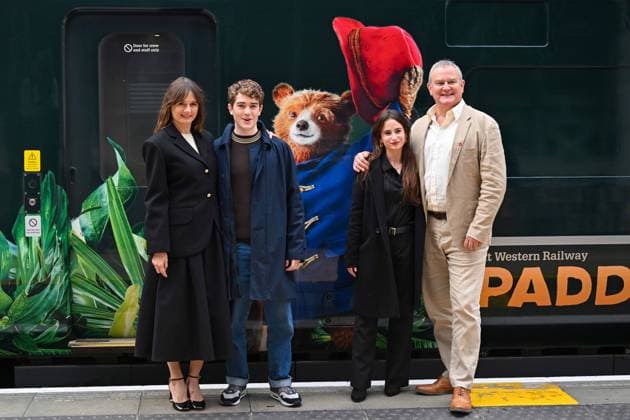 Entertainment Themen der Woche KW44 Entertainment Bilder des Tages The cast of Paddington In Peru attend the Great Western Railway Train unveiling photocall at Paddington Station Featuring: Emily Mortimer, Samuel Joslin, Madeleine Harris, Hugh Bonneville Where: London, United Kingdom When: 30 Oct 2024 Credit: Cover Images EDITORIAL USE ONLY. NOT FOR USE BY NEWSPAPERS BASED IN THE UK. Copyright: xx coverimg54262104