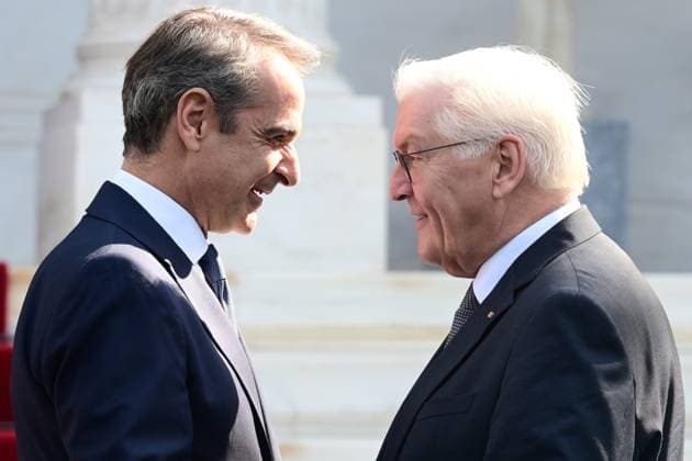 News Themen der Woche KW44 Bilder des Jahres 2024, News 10 Oktober News Bilder des Tages Greek Prime Minister Kyriakos Mitsotakis welcomes and talks with German President Frank-Walter Steinmeier during their meeting in Athens, Greece, 30 October 2024. The German president is on an official three-day visit to Greece from 29 to 31 October 2024. IMAGO ONE INCH PRODUCTIONS ATHENS Greece Copyright: xOnexInchxProductionsx 6357559