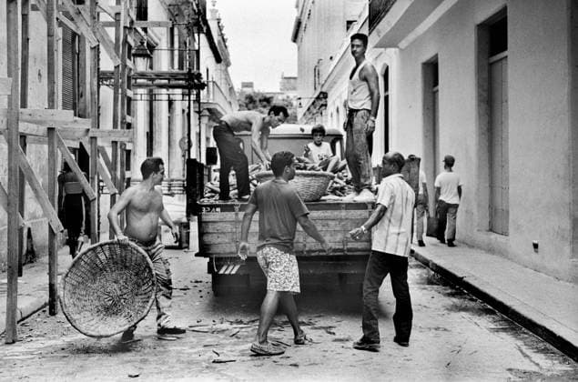 Kuba, Havanna, 15.08.1994 Archiv.: 48-33-08a Fuer Ihr Archiv! Foto: Arbeiter in der Altstadt Fuer Ihr Archiv! *** Cuba, Havana, 15 08 1994 Archive 48 33 08a For your archive Photo Workers in the old town For your archive