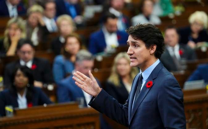 October 30, 2024, Ottawa, On, Canada: Prime Minister Justin Trudeau rises during question period in the House of Commons on Parliament Hill in Ottawa, Wednesday, Oct. 30, 2023. Ottawa Canada  - ZUMAc35_ 20241030_zaf_c35_046 Copyright: xSeanxKilpatrickx