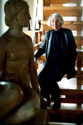 SCANPIX SWEDEN, 1991-10-11. Den finländska författaren Tove Jansson. Hon är mest känd för bökerna om Mumintrollet. Här i bostaden, Helsingfors, sitter i trappa bland skulpturer. x30062x *** SCANPIX SWEDEN, 1991 10 11 The Finnish author Tove Jansson She is best known for the books about Moomintroll Here in the residence, Helsinki, sitting on the stairs among sculptures x30062x  Copyright: xDanxHansson TTx 30062