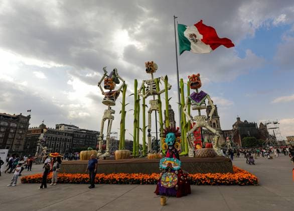 Mega Ofrenda For Dia de Muertos Celebrations Monumental cardboard skeletons are seen at the Mega Ofrenda at the main square Zocalo as part of the Mexican Dia de Muertos festivities. on October 31, 2024 in Mexico City, Mexico. (Photo by Ian Robles Eyepix Group) Copyright: xIanxRobles xEyepixxGroupx EL_31102024_134242JPEG