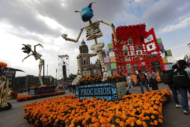 Mega Ofrenda For Dia de Muertos Celebrations Monumental cardboard skeletons are seen at the Mega Ofrenda at the main square Zocalo as part of the Mexican Dia de Muertos festivities. on October 31, 2024 in Mexico City, Mexico. (Photo by Ian Robles Eyepix Group) Copyright: xIanxRobles xEyepixxGroupx EL_31102024_134243JPEG