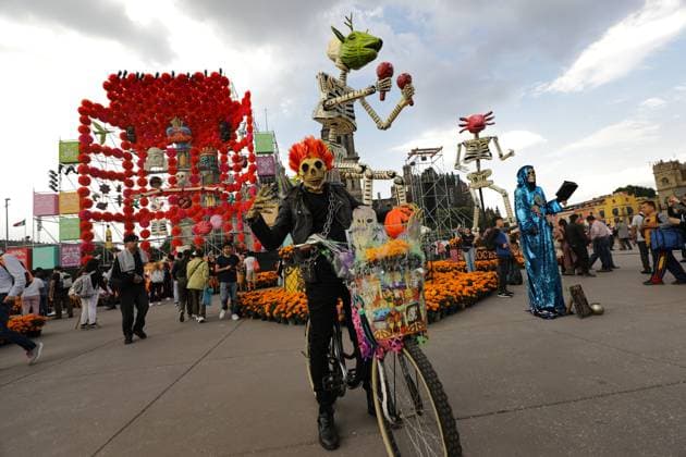 Mega Ofrenda For Dia de Muertos Celebrations A person disguised as Ghost Rider attends the Mega Ofrenda featuring monumental cardboard skeletons at the main square Zocalo as part of the Mexican Dia de Muertos festivities. on October 31, 2024 in Mexico City, Mexico. (Photo by Ian Robles Eyepix Group) Copyright: xIanxRobles xEyepixxGroupx EL_31102024_134247JPEG
