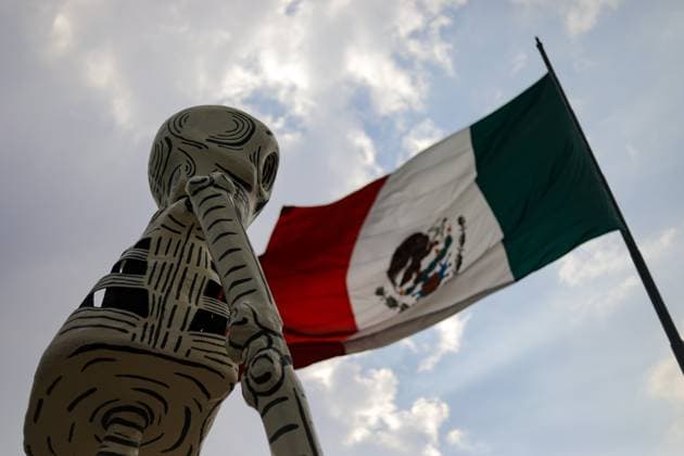 A monumental cardboard skeleton is seen at the Mega Ofrenda at the main square Zocalo as part of the Mexican Dia de Muertos festivities. on October 31, 2024 in Mexico City, Mexico. Mexico City Mexico - ZUMAe321 20241031_zia_e321_055 Copyright: xIanxRoblesx