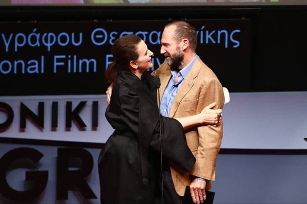 Bilder des Jahres 2024, Entertainment 11 November Entertainment Themen der Woche KW44 Entertainment Bilder des Tages November 1, 2024, Thessaloniki, Greece: Ralph Feinnes (Right) and Juliette Binoche (Left) receive the Alexander Award for their contribution to cinema during the 65th Thessaloniki Film Festival. Thessaloniki Greece - ZUMAp191 20241101_zap_p191_010 Copyright: xGiannisxPapanikosx