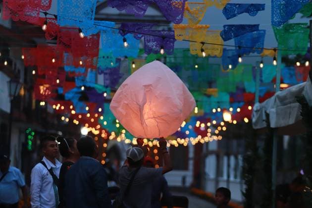 People attending Guadalupe Shrine Cemetery located in the northeastern of the state of Puebla to celebrate Mexican Dia de Muertos. on November 1, 2024 in Cuetzalan, Mexico. Cuetzalan Mexico - ZUMAe321 20241101_zia_e321_051 Copyright: xCarlosxSantiagox