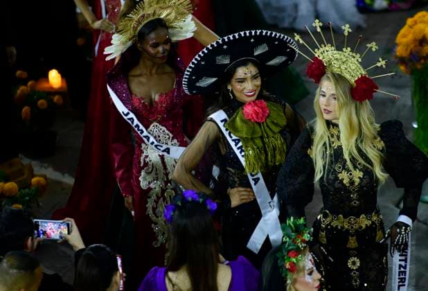 November 1, 2024, Mexico City, Meico City, Mexico: Some Miss Universe participants dressed as catrinas this Friday, in their first appearance in Mexico City, to support a foundation that helps vulnerable people..The 73rd edition of Miss Universe will be held on November 16 in Mexico and 130 countries are expected to participate in this pageant, a record for the organization. Mexico City Mexico - ZUMAn296 20241101_zip_n296_006 Copyright: xJorgexNunezx