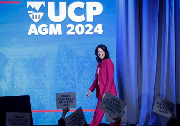 November 2, 2024, Red Deer, Ab, CANADA: United Conservative Party leader Danielle Smith walks on stage to address party members at their annual meeting in Red Deer, Alta., Saturday, Nov. 2, 2024. Red Deer CANADA  - ZUMAc35_ 20241102_zaf_c35_005 Copyright: xJeffxMcintoshx