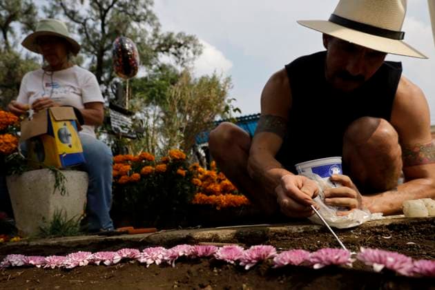 Day Of The Dead In Mexico People attend the Tecomitl community pantheon in Mexico City, Mexico, on November 2, 2024, and decorate the graves of their deceased loved ones with cempasuchil flowers and figures made from mud. According to belief, these will receive their souls during the Day of the Dead festivities on November 2. Mexico City Mexico  Copyright: xGerardoxVieyrax originalFilename: vieyra-notitle241102_npg1p.jpg