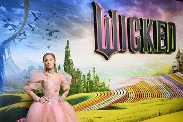 Entertainment Themen der Woche KW44 Entertainment Bilder des Tages WICKED MUSICAL SYDNEY PREMIERE, Wicked cast member Ariana Grande arrives on the red carpet during the Australian premiere of Wicked at the State Theatre in Sydney, Sunday, November 3, 2024. ( NO ARCHIVING, EDITORIAL USE ONLY, NO USE IN BOOKS WITHOUT CONSENT SYDNEY NEW SOUTH WALES AUSTRALIA  Copyright: xBIANCAxDExMARCHIx 20241103171385422450