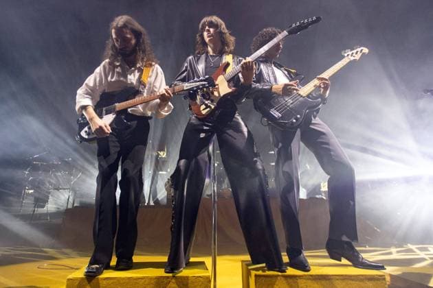 Bilder des Jahres 2024, Entertainment 11 November Entertainment Themen der Woche KW44 Entertainment Bilder des Tages Blossoms Perform at Eventim Apollo, London (L-R) - Lead guitarist Josh Dewhurst, lead singer Tom Ogden and bassist Charlie Salt of English band Blossoms performs at Eventim Apollo, London, England, UK on Saturday 2 November 2024 in support of their album Gary ., Credit:Justin Ng Avalon UK, England, London, Eventim Apollo  Copyright: xJustinxNgx xAvalonx 0929689246