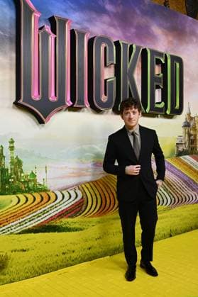 WICKED MUSICAL SYDNEY PREMIERE, Wicked cast member Ethan Slater arrives on the red carpet during the Australian premiere of Wicked at the State Theatre in Sydney, Sunday, November 3, 2024. ( NO ARCHIVING, EDITORIAL USE ONLY, NO USE IN BOOKS WITHOUT CONSENT SYDNEY NEW SOUTH WALES AUSTRALIA  Copyright: xBIANCAxDExMARCHIx 20241103176230206037