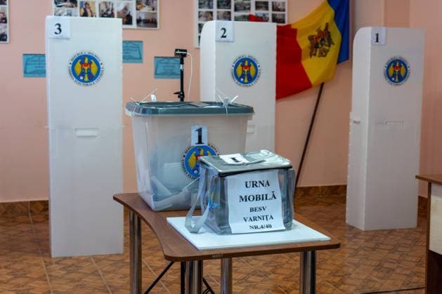 News Themen der Woche KW44 News Bilder des Tages Chisinau, Republik Moldau 03. November 2024: Zeitgeschehen Republik Moldau - 2024 Im Bild: Wahllokal für die lokale Bevölkerung in Varnita gebracht bei der 2. Runde der Präsidentschaftswahlen in der Republik Moldau, Varnita Anenii Noi *** Chisinau, Republic of Moldova 03 November 2024 Current events Republic of Moldova 2024 In the picture Polling station for the local population in Varnita brought in the 2nd round of the presidential elections in the Republic of Moldova, Varnita Anenii Noi Copyright: xFotostandx xNiewelerx