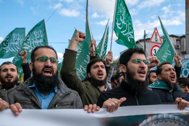News Themen der Woche KW44 News Bilder des Tages November 3, 2024, Istinye, Istanbul, Turkey: Protestors shout slogans and hold Islamic Tawhid flag during a pro-Palestine march from Istinye Mahmut Cavus Mosque to US Consulate General in Istanbul onÃ‚ NovemberÃ‚ 3,Ã‚ 2024. Istinye Turkey - ZUMAu194 20241103_zip_u194_005 Copyright: xTolgaxUluturkx
