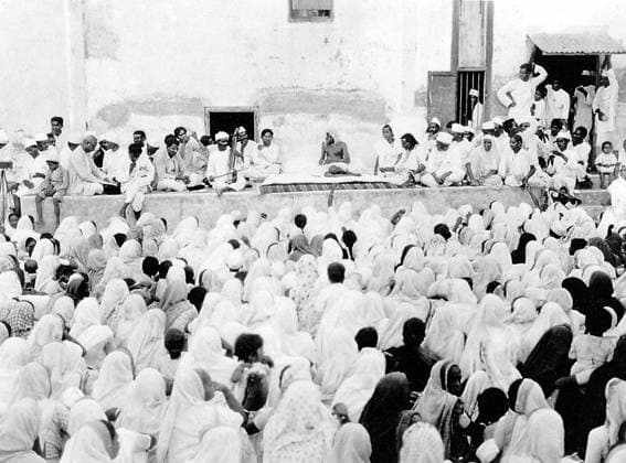 Mahatma Gandhi addressing women at Surat, Gujarat, India, April 22, 1930 - MODEL RELEASE NOT AVAILABLE Copyright: xVithalbhaixJhaveri DinodiaxPhotox