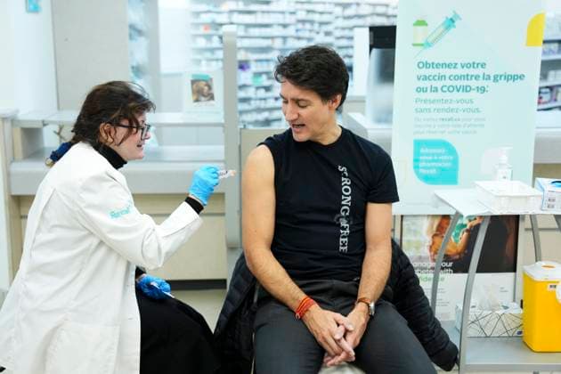 News Themen der Woche KW45 News Bilder des Tages November 4, 2024, Ottawa, On, Canada: Prime Minister Justin Trudeau receives his annual flu shot in Ottawa on Monday, Nov. 4, 2024. Trudeau also received his COVID-19 booster shot. Ottawa Canada  - ZUMAc35_ 20241104_zaf_c35_004 Copyright: xSeanxKilpatrickx