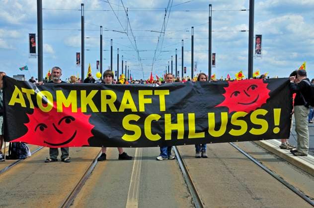 Anti-Atomkraft Demonstration, Bonn, Nordrhein-Westfalen, Deutschland, Europa Anti-Atomkraft Demonstration, Bonn, Nordrhein-Westfalen, Deutschland, Europa Copyright: xZoonar.com WalterxG.xAllgöwerx 2795239