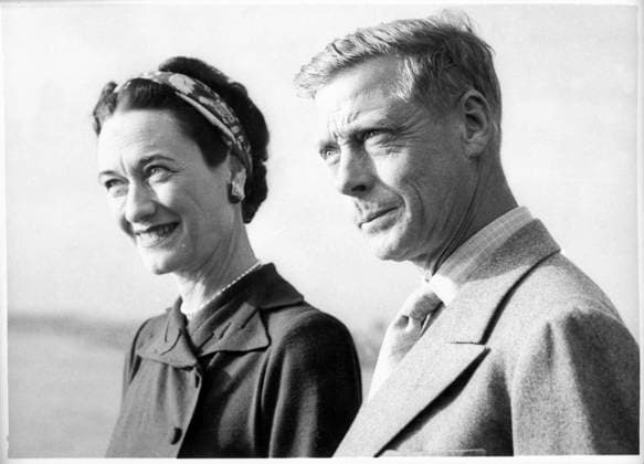 RECORD DATE NOT STATED He signed the instrument of abdication on 10 December 1936, so he could get married to the two-time US divorcee Wallis Warfield, better known as Wallis Simpson on June 3thd 1937. George VI created his brother, the former king, Duke of Windsor. . He signed the instrument of abdication on 10 December 1936, so he could get married to the two-time US divorcee Wallis Warfield, better known as Wallis Simpson on June 3thd 1937. George VI created his brother, the former king, Duke of Windsor. . Copyright: RDB ATP 1032_05_RDB00226512