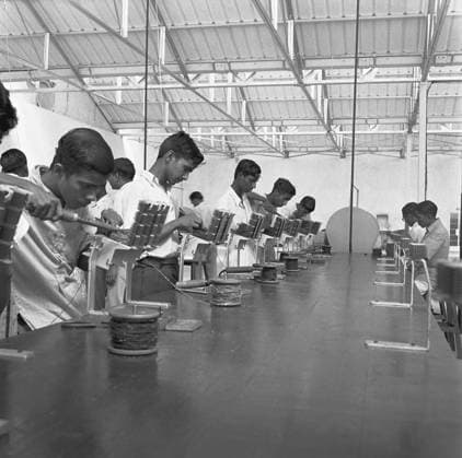 Workers at the assembly line ; telephone factory ; manufacturing of telephone instruments at Bangalore ; Karnataka Copyright: xTxSatyan DinodiaxPhotox