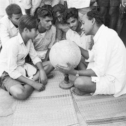 Geography class ; VIDYAPITH is training rural youth for progressive living ; Nanjangud town near Mysore ; Karnataka Copyright: xTxSatyan DinodiaxPhotox