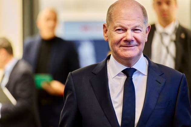 News Bilder des Tages Fraktionssitzung in der 45. KW: Olaf Scholz DEU,Deutschland, Berlin, 5.11.2024: Bundeskanzler Olaf Scholz vVor der Fraktionssitzung im Deutschen Bundestag. Thema sind: Steht die Ampelregierung vor dem Aus? *** Parliamentary group meeting in 45 KW Olaf Scholz DEU,Germany, Berlin, 5 11 2024 Federal Chancellor Olaf Scholz vAhead of the parliamentary group meeting in the German Bundestag, the topics are Is the traffic light government on the brink of collapse?