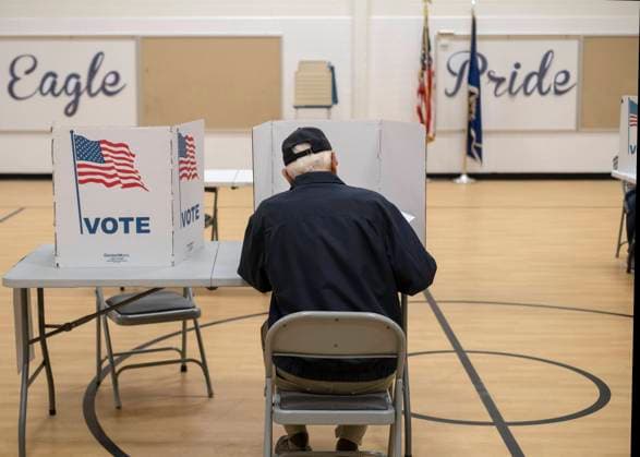 News Themen der Woche KW45 News Bilder des Tages People Cast Vote On Election Day In USA People cast their votes on Election Day in Fairfax County, Virginia, on November 5, 2024. Fairfax, Virginia Virginia United States  Copyright: xProbalxRashidx originalFilename: rashid-peopleca241105_nppaW.jpg
