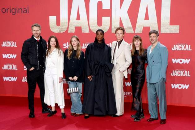 Bilder des Jahres 2024, Entertainment 11 November Entertainment Themen der Woche KW45 Entertainment Bilder des Tages The Day Of The Jackal , Deutschlandpremiere im Zoo Palast, Berlin, 05.11.2024 Jan Martin Müller, Wiebke Frost, Paula Kroh, Lashana Lynch, Eddie Redmayne, Lisa Hofer und Nikolaus Barton bei der Deutschlandpremiere von The day of the Jackal im Zoo Palast in Berlin am 5.11.2024 Berlin Zoo Palast *** The Day Of The Jackal , German premiere at the Zoo Palast, Berlin, 05 11 2024 Jan Martin Müller, Wiebke Frost, Paula Kroh, Lashana Lynch, Eddie Redmayne, Lisa Hofer and Nikolaus Barton at the German premiere of The Day Of The Jackal at the Zoo Palast in Berlin on 05 11 2024 Berlin Zoo Palast Copyright: xAnitaxBuggex