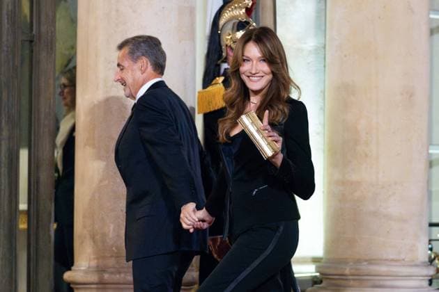 Bilder des Jahres 2024, News 11 November News Themen der Woche KW45 News Bilder des Tages State Dinner In Honor Of Kazakh President - Paris Former French president Nicolas Sarkozy (R) and his wife French-Italian model and musician Carla Bruni-Sarkozy arrive at the Elysee presidential palace for an official state dinner, as part of Kazakhstan s President s state visit to France, in Paris, on November 5, 2024. One year after the French president s visit to Kazakhstan, the two countries Presidents met again at the Elysee Palace with the shared aim of strengthening the strategic partnership between France and the Central Asian country, an economic and military ally of Russia, with which it shares a common border of over 7,500 kilometers. Photo by Alexis Jumeau ABACAPRESS.COM Paris France  Copyright: xJumeauxAlexis ABACAx