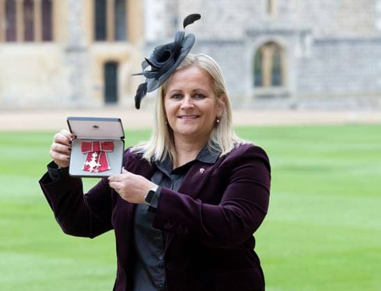Investiture at Windsor Castle Image Licensed to i-Images Picture Agency. 06 11 2024. Windsor , United Kingdom. Kay Cossington with her MBE after an Investiture at Windsor Castle, United Kingdom., Credit:Stephen Lock i-Images Avalon United Kingdom, London, Windsor  Copyright: xStephenxLockx xi-Imagesx xAvalonx 0931111011