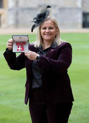 Investiture at Windsor Castle Image Licensed to i-Images Picture Agency. 06 11 2024. Windsor , United Kingdom. Kay Cossington with her MBE after an Investiture at Windsor Castle, United Kingdom., Credit:Stephen Lock i-Images Avalon United Kingdom, London, Windsor  Copyright: xStephenxLockx xi-Imagesx xAvalonx 0931111039