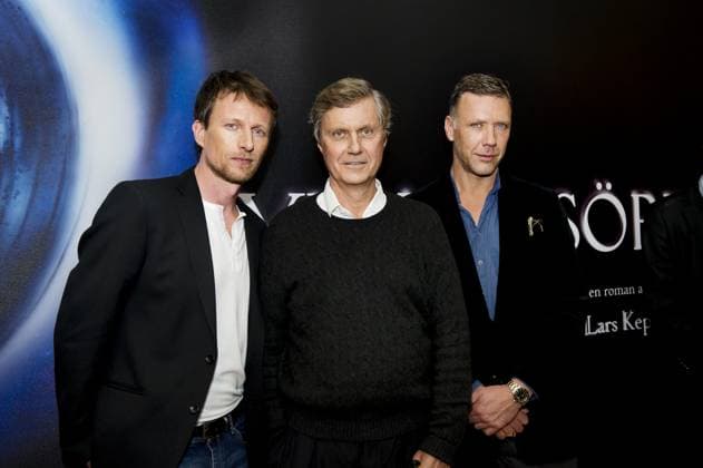 STOCKHOLM 20111111 Presskonferens för filmen Hypnotisören . Tobias Zilliacus, skadespelare, Lasse Hallström filmens regissör och skadespelaren Mikael Persbrandt. STOCKHOLM SVERIGE x7144x *** STOCKHOLM 20111111 Press conference for the film The Hypnotist Tobias Zilliacus, actor, Lasse Hallström the films director and actor Mikael Persbrandt STOCKHOLM SWEDEN x7144x  Copyright: xANNIKAxAFxKLERCKERx xXPx xTTx HYPNOTISÖREN