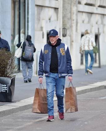 Entertainment Themen der Woche KW45 Entertainment Bilder des Tages - Milan, 06-11-2024 Boris Becker after shopping in the center takes a long walk and smoking a cigar returns home exclusive photos MILAN  Copyright: xIPA ABACAx