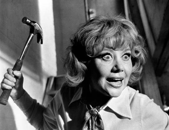 Archivbilder der Woche KW45 Glynis Johns, on-set of the film, The Vault Of Horror , Fox-Rank (UK), Cinerama Releasing Corp. (US), 1973  Copyright: xABxArchivesx jtv019158