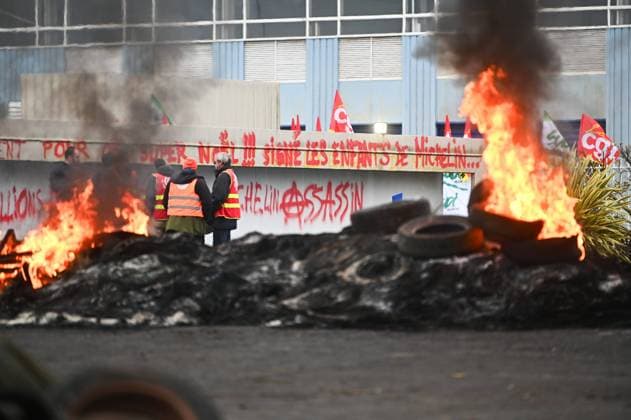 Bilder des Jahres 2024, News 11 November News Themen der Woche KW45 CHOLET Fourth day of strike for employees of the Michelin factory PHOTOPQR OUEST FRANCE Franck Dubray Cholet 08 11 2024 Fourth day of strike for employees of the Michelin factory in Cholet following the announcement of the closure of the plant announced for 2026 and the loss of several hundred jobs Photo Franck Dubray CHOLET Fourth day of strike for employees of the Michelin factory France, Nov 8, 2024 Cholet France  Copyright: xPHOTOPQR OUESTxFRANCE MAXPPPxFranckxDubrayx 20241108OFR5174 20241108OFR5174