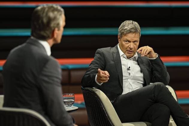 Markus Lanz (li.) mit Robert Habeck 11 24 her Markus Lanz (li.) und Robert Habeck am 7. November 2024 in Markus Lanz , ZDF TV Fernsehen Talkshow Talk Show Deutschlan‹‹d deutsch deutsche deutscher Mann Männer Politik Politiker Bündnis 90 Die Grünen Grüne Grüner Minister Bundesminister Wirtschaftsminister Vizekanzler Italien italienisch italienischer italienisch-deutscher Moderator Fotografie Fotograf Journalist Journalismus journalism journalist author writer host presenter german-italian presenter photographer german politician quer halb sitzend sprechend zuhörend gestikulierend *** Markus Lanz li with Robert Habeck 11 24 her Markus Lanz li and Robert Habeck on November 7, 2024 in Markus Lanz , ZDF TV television tal