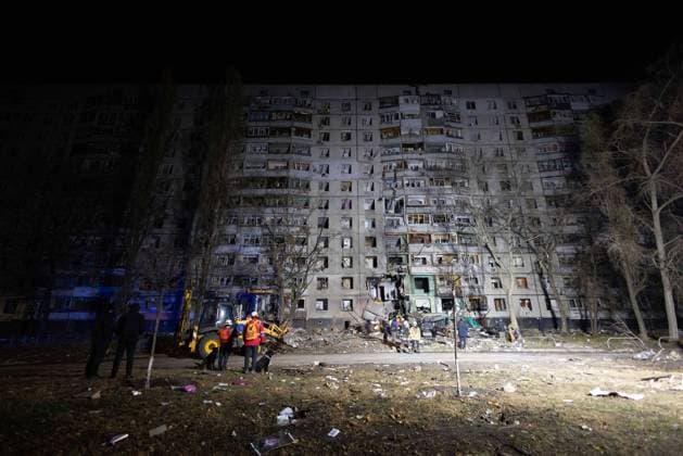 Bilder des Jahres 2024, News 11 November News Themen der Woche KW45 News Bilder des Tages November 8, 2024, Kharkiv, Kharkiv, Ukraine: At 3:30 am, the enemy insidiously attacked the city of Kharkiv with a population of millions. .Saltovsky and Shevchenkovsky districts again. .A shell hits a high-rise building in Saltovka, and rescuers continue to clear the rubble. .25 injured, five of them hospitalized in medical institutions, their condition is moderate to light. 30 people were evacuated, including 4 children. .The entrance of the building from the 1st to the 3rd floor was partially destroyed. Residential buildings nearby, 5 cars, and metro station exits were damaged. .in the very center, the enemy hit an open area, damaging historic buildings, public places, and residential buildings. .one hit near a residential area also in t - ZUMAt164 20241108_zip_t164_016 Copyright: xYevhenxTitovx