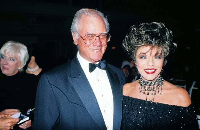 Verleihung der Goldenen Kamera in Berlin, 1999, Preisträger: Larry Hagman, der amerikanische Schauspieler erhielt die Goldene Kamera als Kultstar des Jahrhunderts, für seine Rolle des J.R. Ewing in der US-Serie: Dallas , Joan Collins, die britische Schauspielerin erhielt die Goldene Kamera als Kultstar des Jahrhunderts, für ihre Rolle als Alexis Carrington Colby in der US-Serie: Denver-Clan. Copyright: HartwigxValdmanis Nur redaktionelle Nutzung. Editorial use only. VAL_7205004197