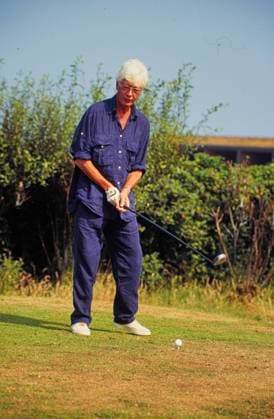 Der holländische Showmaster Rudi Carrell als Golfspieler, circa 1996 Copyright: HartwigxValdmanis Nur redaktionelle Nutzung. Editorial use only. VAL_7205004358
