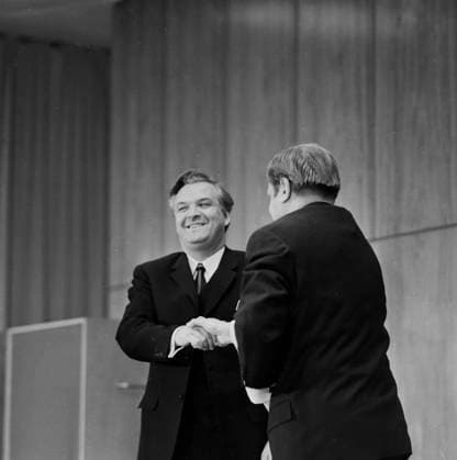 Theo Adam Theo Adam, deutscher Opernsänger der Stimmlage Bassbariton, bei einer Pressekonferenz in Ost Berlin, DDR 1968. Ost-Berlin Berlin Deutsche Demokratische Republik *** Theo Adam Theo Adam, German opera singer the Voice Bass-baritone, at a Press conference in East Berlin, GDR 1968 East Berlin Berlin German Democratic Republic Copyright: TassiloxLeher LEH_91010000541 Nur redaktionelle Nutzung. Editorial usage only. EDITORIAL USE ONLY