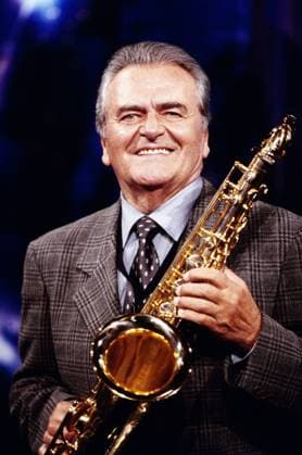Max Greger Saxophonist, Big-Band-Leader und Jazzmusiker Max Greger, Portrait mit Saxophon, 1999., Deutschland Copyright: kpa kpa_55051790 EDITORIAL USE ONLY