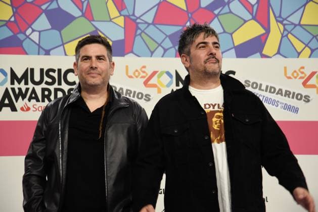 Photocall of Los40 Music Awards in Barcelona The group Estopa during the photocall of Los40 Music Awards, on November 8, 2024, in Barcelona, Catalunya Spain This year are a completely different awards, as they will be in solidarity with those affected by the cold drop All those who want to participate, can make donations in the form of solidarity tickets, the zero row, with a price of 5 euros each and LOS40 will buy the first 40 000 tickets worth 200 000 euros 08 NOVEMBER 2024 LOS 40 MUSIC AWARDS INFLUENCERS SINGERS CATALONIA Barcelona Catalunya Barcelona Catalunya Catalunya Espana  Copyright: xAlbertoxParedesx 6330017