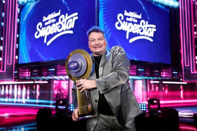 Bilder des Jahres 2024, Entertainment 11 November Entertainment Themen der Woche KW45 Entertainment Bilder des Tages Sänger Christian Jährig als Sieger im Finale der Castingshow Deutschland sucht den Superstar . Die RTL-Castingshow Deutschland sucht den Superstar (DSDS) findet in diesem Jahr zum 21. Mal statt. Köln, 09.11.2024 NRW Deutschland Copyright: xChristophxHardtx