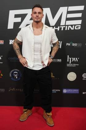 Fame Fighting 2 mit Influencern & Reality-Stars. Tobias Pietrek beim Fame Fighting 2 am 09.11.2024 auf dem roten Teppich im Maritim Hotel Bonn. Bonn Maritim Hotel Bonn Nordrhein-Westfalen