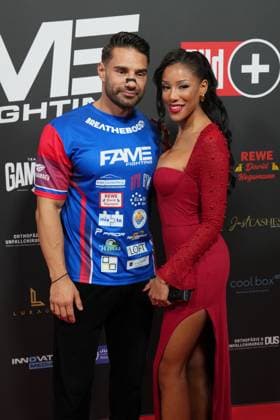Fame Fighting 2 mit Influencern & Reality-Stars. Aleks Petrovic mit Freundin Vanessa Nwattu beim Fame Fighting 2 am 09.11.2024 auf dem roten Teppich im Maritim Hotel Bonn. Bonn Maritim Hotel Bonn Nordrhein-Westfalen